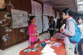 Honra niña venezolana a Vietnam en su trabajo de fin de curso de primaria