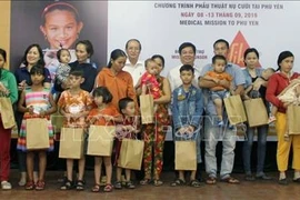 Realizan en Vietnam cirugías gratuitas a más de 200 niños con deformaciones faciales
