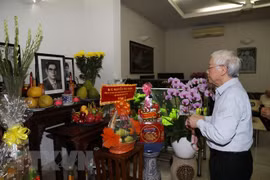 Máximo dirigente de Vietnam rinde tributo al secretario general Nguyen Van Linh