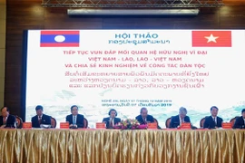 Vietnam y Laos comparten experiencias en trabajo étnico