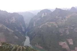 Atrae Meseta Rocosa de Dong Van turistas a provincia de Ha Giang