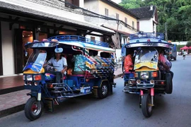 Laos registra tendencia a la baja en intercambio comercial