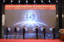 Rubrican contratos millonarios en feria de comercio Vietnam-China