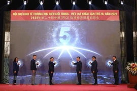 Rubrican contratos millonarios en feria de comercio Vietnam-China