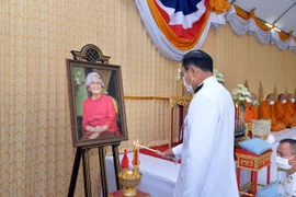 Tailandia conmemora el natalicio de la difunta Princesa Srinagarindra