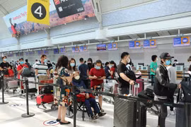 Más de 340 ciudadanos vietnamitas regresan al país de Canadá