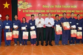 Frente de la Patria de Vietnam obsequia a trabajadores y personas menos favorecidas en ocasión del Tet