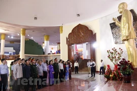 Diplomáticos vietnamitas rinden tributo al extinto presidente laosiano Kaysone Phomvihane