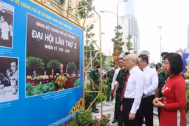 Exposición fotográfica saluda a la XI Asamblea de Comité partidista de Ciudad Ho Chi Minh
