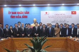 Visita delegación japonesa provincia vietnamita de Hoa Binh