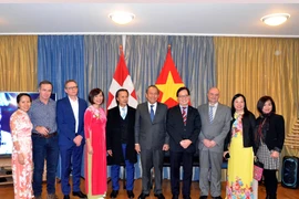Vicepremier vietnamita se reúne con coterráneos en Suiza en ocasión del Tet 