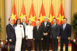 Recibe máximo dirigente de Vietnam a nuevos embajadores extranjeros 