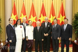 Recibe máximo dirigente de Vietnam a nuevos embajadores extranjeros 