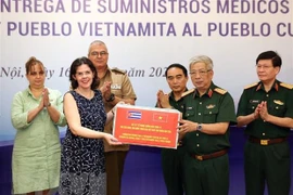 Ministerio de Defensa de Vietnam dona materiales médicos a Cuba