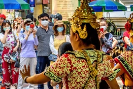 Tailandia considera cobrar impuesto a turistas extranjeros
