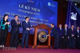 Premier de Vietnam ratifica política consecuente de priorizar desarrollo del mercado bursátil