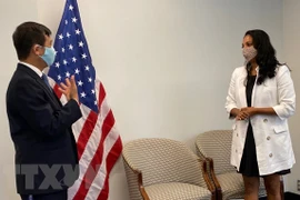 Hanoi entrega dos toneladas de mascarillas para apoyar a Nueva York en combate contra COVID-19