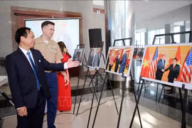 Exposición fotográfica celebra 25 años de relaciones diplomáticas Vietnam - Estados Unidos