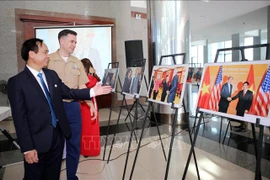 Exposición fotográfica celebra 25 años de relaciones diplomáticas Vietnam - Estados Unidos