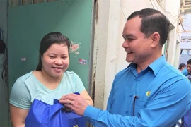 Apoyan a trabajadores afectados por el COVID-19 en Ciudad Ho Chi Minh