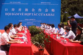 Vietnam y China fomentan cooperación en puertas fronterizas