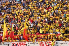 Regreso de fútbol vietnamita con público en las gradas sorprende a medios internacionales