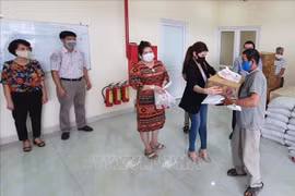 Ofrecen ayuda de emergencia a cientos de camboyanos de origen vietnamita ante el COVID-19