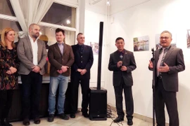 Exhibición fotográfica da inicio a actividades por 70 años de lazos Vietnam-Hungría 
