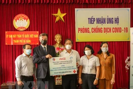 Ofrecen más de dos millones de dólares a la lucha contra COVID- 19 en Da Nang