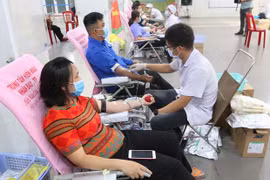 Jóvenes y trabajadores en Ciudad Ho Chi Minh participan en donación de sangre