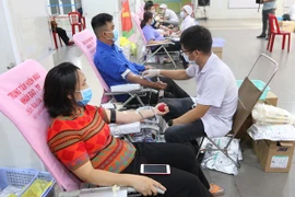 Jóvenes y trabajadores en Ciudad Ho Chi Minh participan en donación de sangre