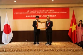 Gobernador japonés honrado con Medalla de Amistad de Vietnam