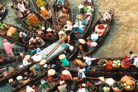 Prensa extranjera presenta mercados flotantes en delta del río Mekong en Vietnam