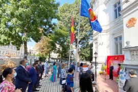 Organizan exposición fotográfica en Rumania por aniversario 75 del Día Nacional de Vietnam