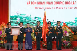 Presidenta del Parlamento vietnamita asiste al acto por los 70 años del Día Tradicional de periódico Ejército Popular