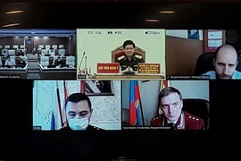 Médicos militares de Vietnam y Rusia intercambian experiencias en prevención y control del COVID-19