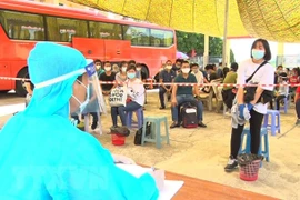 COVID-19: Vietnam, sin nuevos casos, mantiene seis mil personas en cuarentena