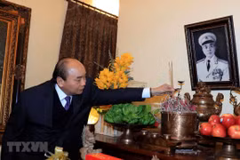  Premier de Vietnam rinde tributo a extintos dirigentes del país en ocasión del Tet