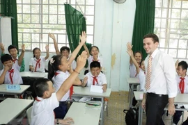 Voluntarios estadounidenses que enseñan inglés en Vietnam contribuyen a fortalecer los lazos