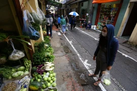 Premier vietnamita pide mantener medidas de prevención contra COVID-19