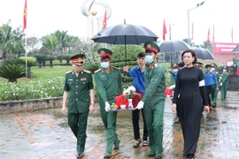 Sepultan restos de 58 combatientes vietnamitas caídos en la guerra