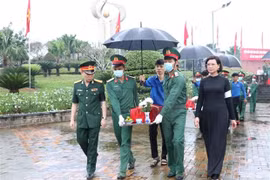 Sepultan restos de 58 combatientes vietnamitas caídos en la guerra