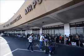 Filipinas detiene vuelos comerciales entrantes por una semana