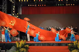 Celebran festival primaveral por fundación del Partido Comunista de Vietnam