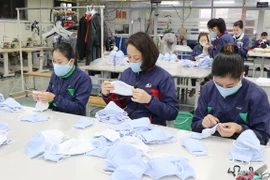Camboya alienta a fábricas textiles a producir máscaras médicas