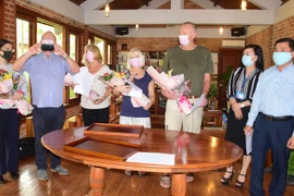 Turistas extranjeros completan periodo de cuarentena en provincia vietnamita de Thua Thien - Hue
