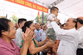 Primer ministro de Vietnam asiste a festival de unidad nacional en provincia de Hai Duong