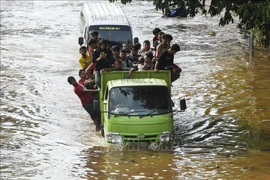 Aumentan cantidad de muertes por inundaciones en Indonesia