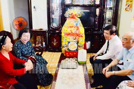 Entregan en Vietnam asistencias a beneficiarios de políticas preferenciales