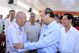 Premier vietnamita entrega regalos a personas desfavorecidas en ocasión del Tet